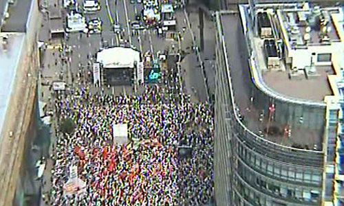 В День России столичная мэрия разрешила оппозиции провести акцию "Марш миллионов" с 13:00 до 18:00. Акция начнется шествием от Пушкинской площади по Бульварному кольцу и завершится митингом на Проспекта Сахарова.