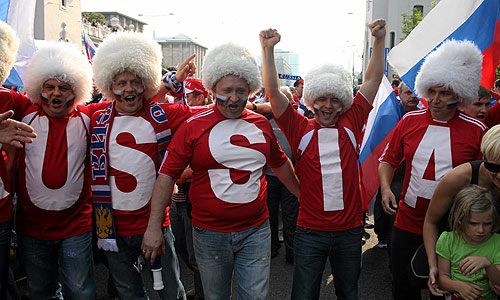 Разрешенное польскими властями шествие российских фанатов по Варшаве