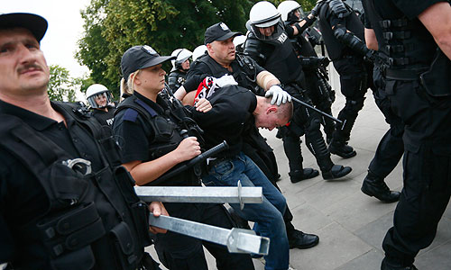 Польская полиция пресекает беспорядки в ходе шествия