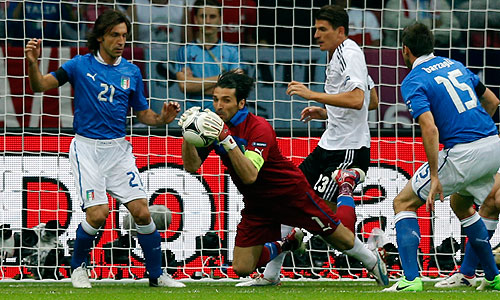 Сборная Германии проиграла сборной Италии в полуфинале чемпионата Европы по футболу со счетом 1:2