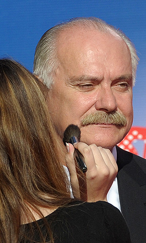 Президент фестиваля, режиссер Никита Михалков на церемонии закрытия 34-го ММКФ в кинотеатре "Октябрь".