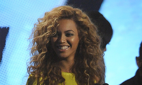 Лучшая исполнительница R&B - Бейонсе.