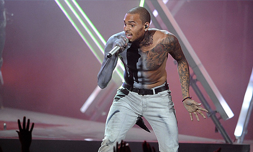 Выступление хип-хоп артиста Криса Брауна.