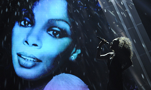 Одно из выступлений на BET Awards-2012 было посвящено ушедшей из жизни в этом году легендарной исполнительнице диско Донне Саммер.