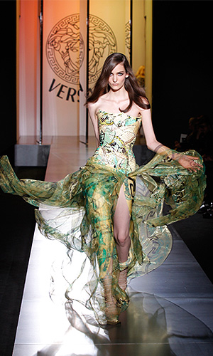 Показ осенне-зимней коллекции 2012-2013 Atelier Versace на Неделе высокой моды в Париже.