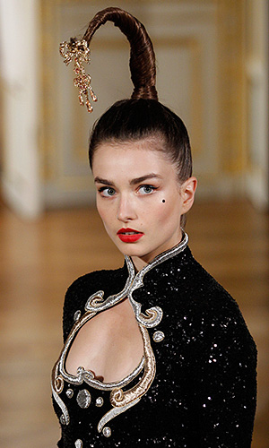 Показ осенне-зимней коллекции 2012-2013 Alexis Mabille на Неделе высокой моды в Париже.