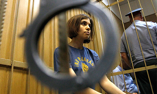 Участница группы Pussy Riot Надежда Толоконникова объявила о начале голодовки в зале Таганского суда Москвы.