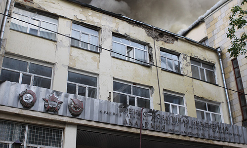 В 21:47 огонь удалось полностью потушить.