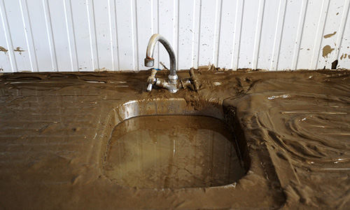 В одном из домов города Дивноморска после наводнения.