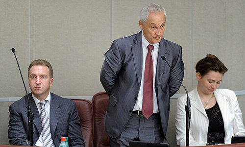 Первый вице-премьер РФ Игорь Шувалов и министр экономического развития РФ Андрей Белоусов (слева направо) на пленарном заседании Государственной Думы РФ, посвященном вопросу о ратификации протокола о присоединении России к Всемирной торговой организации (ВТО).