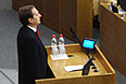 Спикер Госдумы Сергей Нарышкин во время исполнения государственного гимна на завершающем заседании весенней сессии Государственной думы.