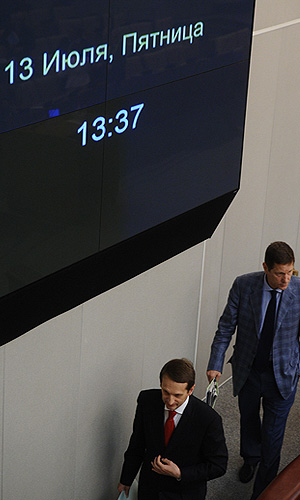 Спикер Госдумы Сергей Нарышкин и первый вице-спикер Госдумы Александр Жуков (слева направо) после завершающего заседания весенней сессии Государственной думы.