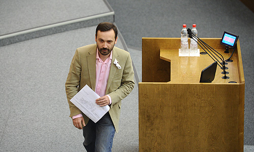 Член комитета ГД по экономической политике, инновационному развитию и предпринимательству Илья Пономарев после выступления на завершающем заседании весенней сессии Государственной думы.