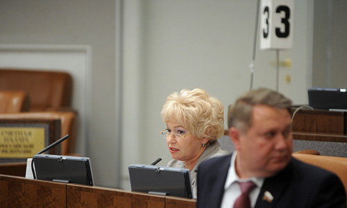 Председатель комиссии СФ по информационной политике Людмила Нарусова на заседании Совета Федерации