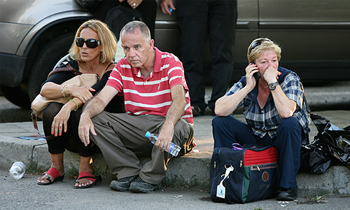 Теракт в аэропорту болгарского Бургаса, в результате которого погибли шесть человек и более 30 получили ранения, провел террорист-смертник с фальшивыми американскими документами, сообщает BBC.