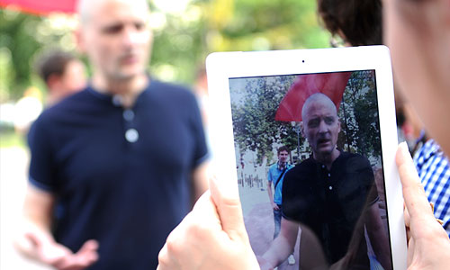 Участники митинга оппозиции "Комитет 6 мая" в защиту обвиняемых и подозреваемых по делу о массовых беспорядках на Болотной площади.