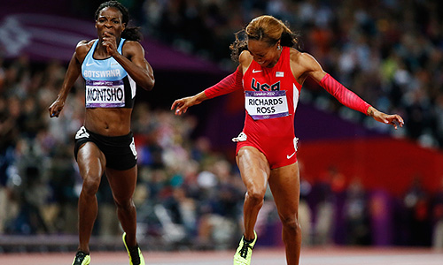 Американская спортсменка Сания Ричардc-Росс завоевала золото в беге на 400 м.