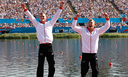 Олимпийскими чемпионами по гребле в каноэ-двойке стали немцы Петер Кретшмер и Курт Кушела.