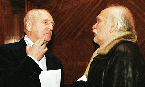 Руководитель театра "Ленком" Марк Захаров (на снимке слева) и руководитель театра "Мастерская Петра Фоменко" Петр Фоменко (справа) на юбилейном вечере, посвященном 75-летию "Ленкома".