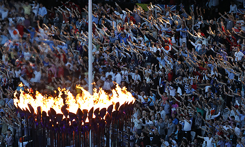 На Олимпийском стадионе в Лондоне началось красочное представление, приуроченное церемонии закрытия ХХХ летних Олимпийских Игр. Игры-2012 проходили в Лондоне с 27 июля по 12 августа. На Олимпиаде было разыграно 302 комплекта наград.