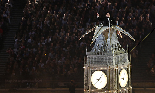 На Олимпийском стадионе в Лондоне началось красочное представление, приуроченное церемонии закрытия ХХХ летних Олимпийских Игр. Игры-2012 проходили в Лондоне с 27 июля по 12 августа. На Олимпиаде было разыграно 302 комплекта наград.