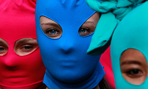 Международная правозащитная организация Amnesty International организовала в Эдинбурге флешмоб в поддержку Pussy Riot и мероприятия под названием "Stand Up For Freedom", проходящего в рамках шотландского Edinburgh Festival Fringe.