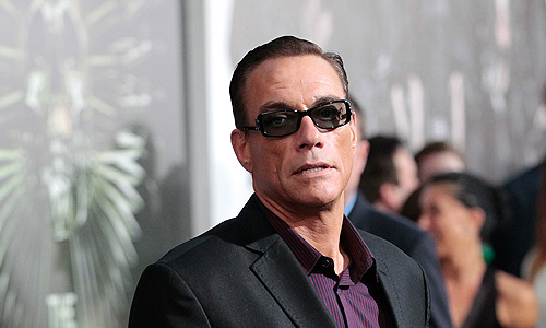 Жан-Клод Ван Дамм перед премьерой фильма "Неудержимые 2" в Голливуде.