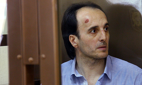 В четверг на заседании судья огласил справку медицинского освидетельствования из медчасти. Из справки следует, что у Темерханова имеются ушибы мягких тканей головы и поясничной области. Также в справке отмечается, что он может транспортироваться для проведения следственных действий.