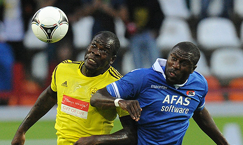 Игроки команд "Анжи" Кристофер Самба и "АЗ Алкмар" Жози Алтидор (слева направо) в матче Лиги Европы по футболу: "Анжи" (Махачкала, Россия) - "АЗ Алкмар" (Алкмар, Нидерланды).