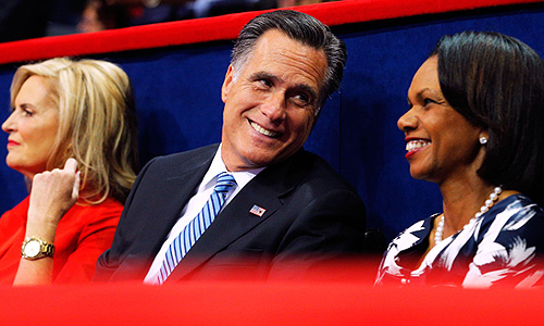 Республиканская партия США официально утвердила Митта Ромни в качестве кандидата в президенты. На фото Митт Ромни с супругой Энн и Кондолиза Райс.
