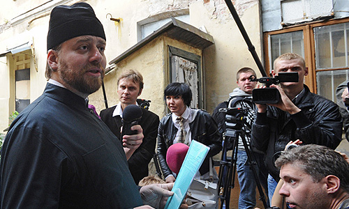 Игумен Тимофей утверждает, что в момент ДТП был трезв, и вины не признает.