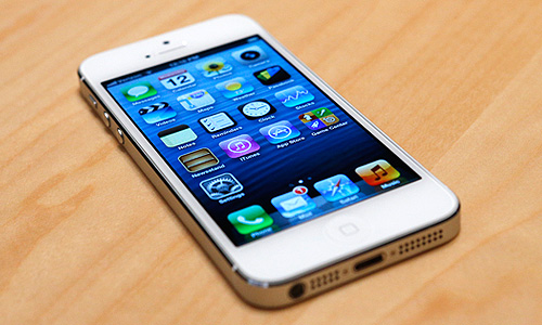 Компания Apple представила свой новый смартфон - iPhone 5.