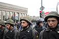 Сотрудники правоохранительных органов во время акции "Марш миллионов" на проспекте Сахарова.