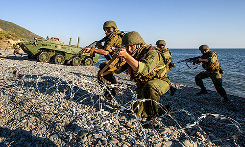 Военнослужащие во время учений "Кавказ 2012" на полигоне "Раевский".