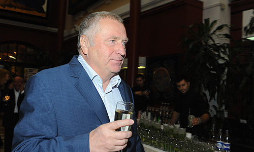 Лидер ЛДПР, член комитета ГД по обороне Владимир Жириновский на вечеринке в честь 22-го дня рождения радиостанции "Эхо Москвы" в Галерее искусств Зураба Церетели.