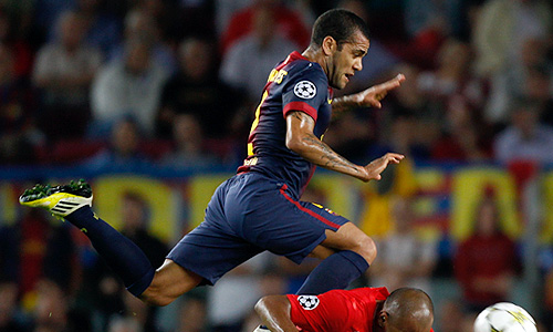 Московский "Спартак" проиграл на выезде испанской "Барселоне" со счетом 2:3. "Красно-белые" дали бой гранду европейского футбола на его территории, и в итоге каталонцы, несмотря на ощутимое преимущество в классе, смогли оформить победу только за десять минут до конца матча.