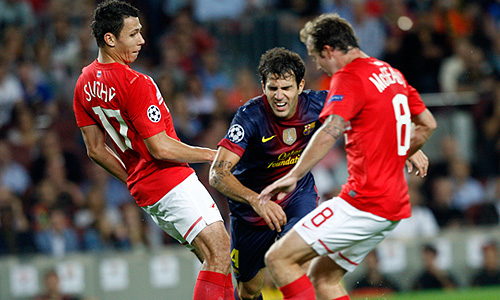 Московский "Спартак" проиграл на выезде испанской "Барселоне" со счетом 2:3. "Красно-белые" дали бой гранду европейского футбола на его территории, и в итоге каталонцы, несмотря на ощутимое преимущество в классе, смогли оформить победу только за десять минут до конца матча.