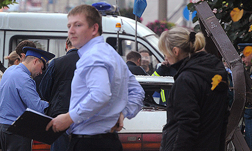 Тверской суд Москвы удовлетворил ходатайство об аресте водителя, который в минувшую субботу на Минской улице сбил девять человек на остановке, семеро из которых скончались, сообщили "Интерфаксу" в пресс-службе ГУ МВД России по Москве. Ранее сообщалось, что было возбуждено уголовное дело по ст. 264 УК РФ (нарушение лицом, управляющим автомобилем, ПДД, повлекшее по неосторожности смерть двух и более лиц).