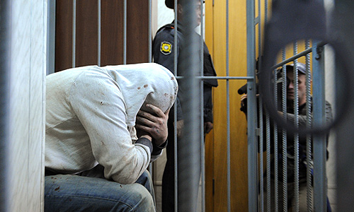 Тверской суд Москвы удовлетворил ходатайство об аресте водителя, который в минувшую субботу на Минской улице сбил девять человек на остановке, семеро из которых скончались, сообщили "Интерфаксу" в пресс-службе ГУ МВД России по Москве. Ранее сообщалось, что было возбуждено уголовное дело по ст. 264 УК РФ (нарушение лицом, управляющим автомобилем, ПДД, повлекшее по неосторожности смерть двух и более лиц).