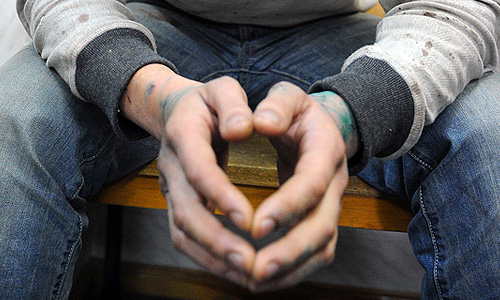 Тверской суд Москвы удовлетворил ходатайство об аресте водителя, который в минувшую субботу на Минской улице сбил девять человек на остановке, семеро из которых скончались, сообщили "Интерфаксу" в пресс-службе ГУ МВД России по Москве. Ранее сообщалось, что было возбуждено уголовное дело по ст. 264 УК РФ (нарушение лицом, управляющим автомобилем, ПДД, повлекшее по неосторожности смерть двух и более лиц).