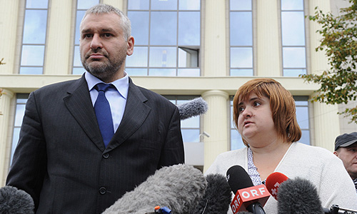 Адвокат Толоконниковой Марк Фейгин и бывший адвокат Самуцевич Виолетта Волкова у Мосгорсуда.