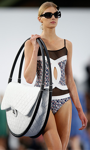 Показ коллекции Karl Lagerfeld весна-лето 2013 для модного дома Chanel.