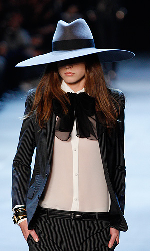 Показ коллекции Hedi Slimane весна-лето 2013 для модного дома Saint Laurent Paris.