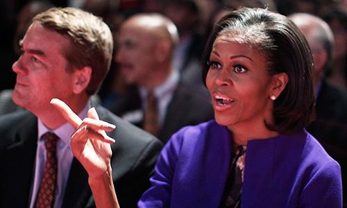 Самая ожесточенная дискуссия разгорелась вокруг идеи республиканцев снизить налоги, чтобы стимулировать создание новых рабочих мест. По мнению Барака Обамы, это лишит федеральный бюджет 5 трлн долларов, которые нечем будет компенсировать. Он также напомнил о планах Митта Ромни на 2 трлн долларов повысить расходы на оборону.