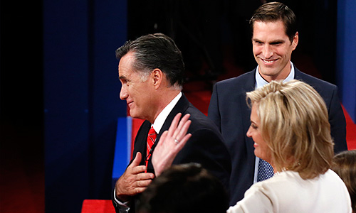 В ходе дискуссии, проходившей в Денвере, штат Колорадо, Ромни критиковал Белый дом за политику, которая привела, по его мнению, к ухудшению положения среднего класса, а также за раздувание госрасходов. Экс-губернатор Массачусетса подчеркивал, что его предложения по налоговым льготам для обеспеченных американцев не приведут к усугублению бюджетной ситуации, но позволят повысить занятость.