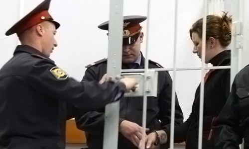 При оглашении судья заявила, что исправления Заул возможно только в колонии общего режима, а не в колонии-поселении, о чем просила защита. Также она на три года лишена права управления автотранспортом