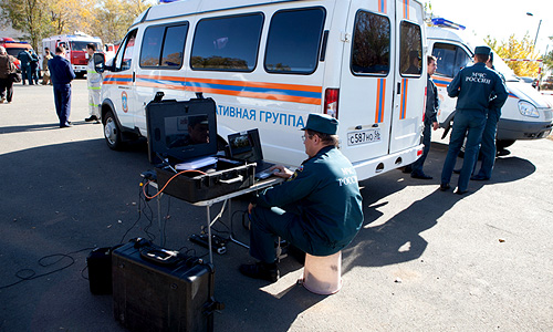Между тем, по словам вице-губернатора Оренбургской области Дмитрия Кулагина, взрывы были настолько сильными, что в Оренбурге качались люстры, колебалась почва. При этом он подчеркнул, что разрушений и жертв в областном центре нет. Система жизнеобеспечения станции Донгуз и города Оренбурга не нарушена, сообщается на сайте администрации Оренбурга.