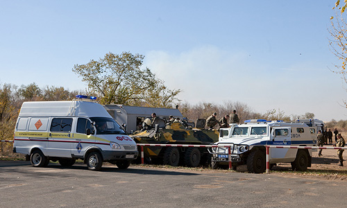 В настоящее время канонада прекратилась и открытое горение ликвидировано. По данным официального представителя Минобороны РФ полковника Игоря Конашенкова, пожарные тушат сухую растительность на прилегающей территории. "Проведенный в ходе объезда близлежащих к месту происшествия населенных пунктов мониторинг не выявил повреждения жилых зданий и других построек, в том числе и остекления. Взрывы прекратились, сейчас пожарные тушат сухую растительность на прилегающей территории", - сказал Конашенков.