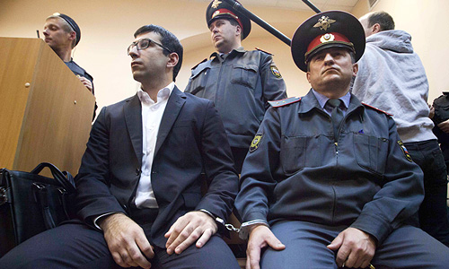 3 октября суд арестовал другого участника "свадьбы со стрельбой" Али Ылясова (нет на фото) на 5 суток.