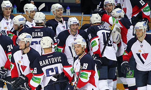 Игроки "Слована" после победы в матче чемпионата КХЛ "Ак Барс" (Казань) – "Слован" (Братислава) – 2:3.